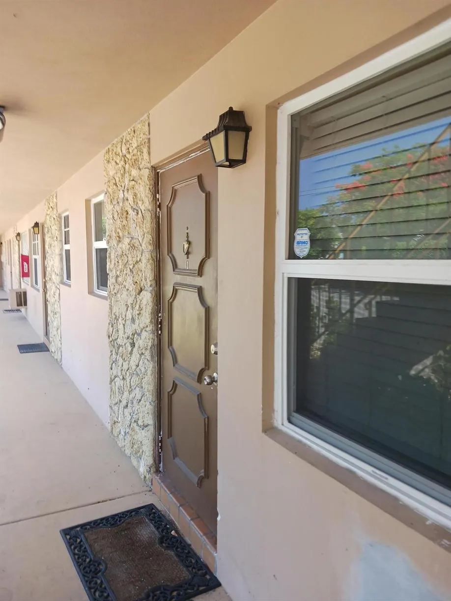 South Florida Real Estate | View 101 S L Street, 1 | 1 Bed, 1 Bath
