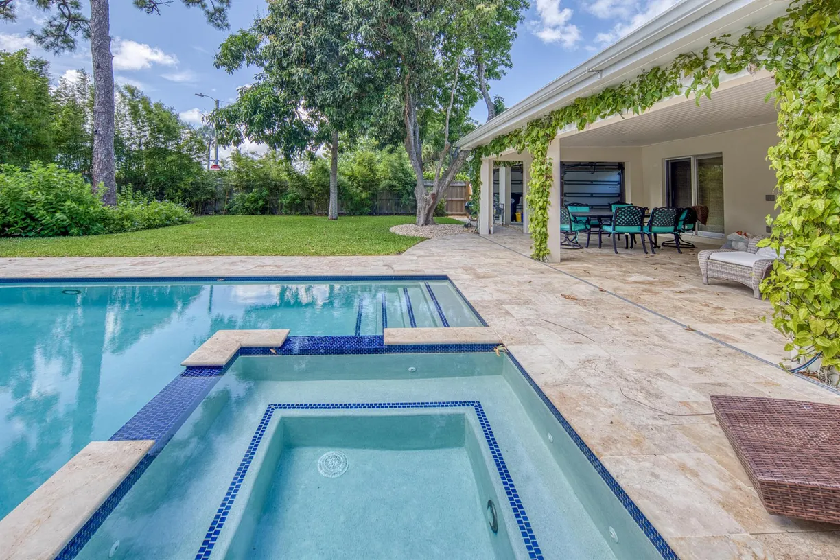 South Florida Real Estate | View 501 S Palmway | Listing