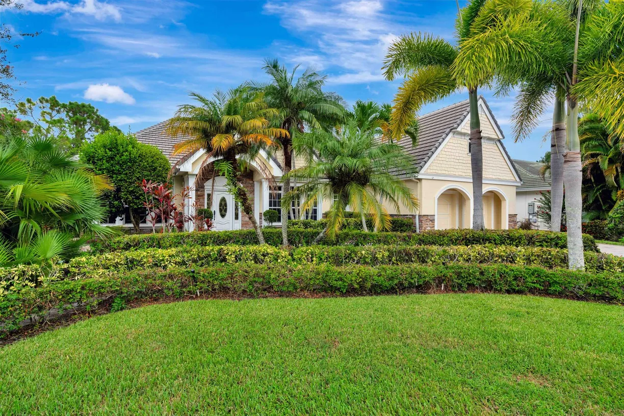South Florida Real Estate | View 7826 SE Tuliptree Court | 3 Beds, 2 Baths