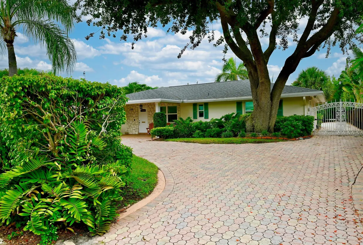 South Florida Real Estate | View 129 Alhambra Place | 4 Beds, 3 Baths