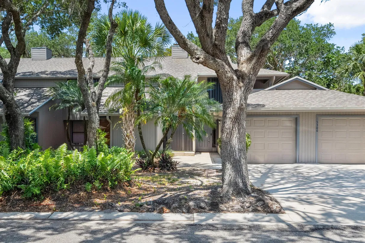 South Florida Real Estate | View 5300 SE Schooner Oaks Way | 3 Beds, 2 Baths