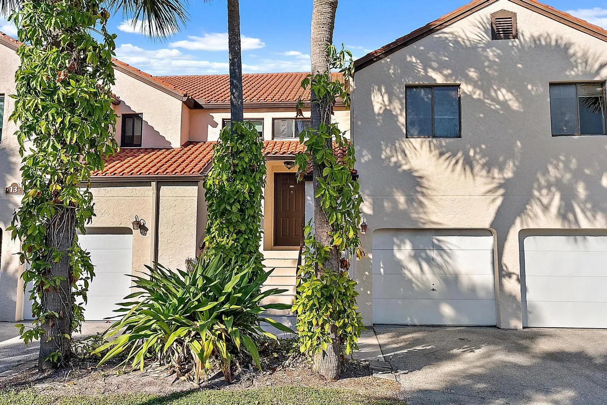 South Florida Real Estate | View 13 Via De Casas Sur, 202 | 3 Beds, 2 Baths