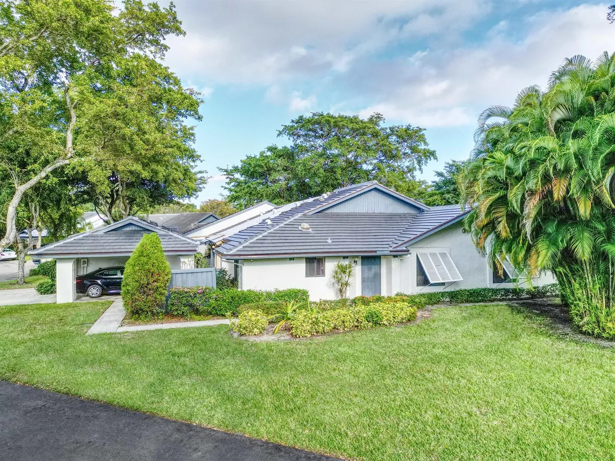 South Florida Real Estate | View 10088 Laurelwood Place | 2 Beds, 2 Baths