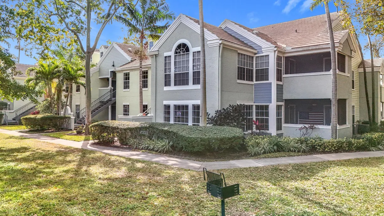 South Florida Real Estate | View 1020 Crystal Way, M | 1 Bed, 1 Bath