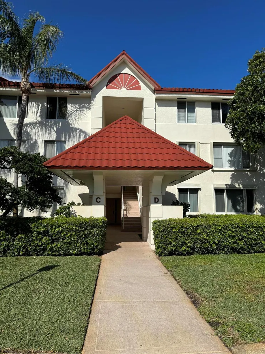 South Florida Real Estate | View 110 Half Moon Circle, C1 | 2 Beds, 2 Baths