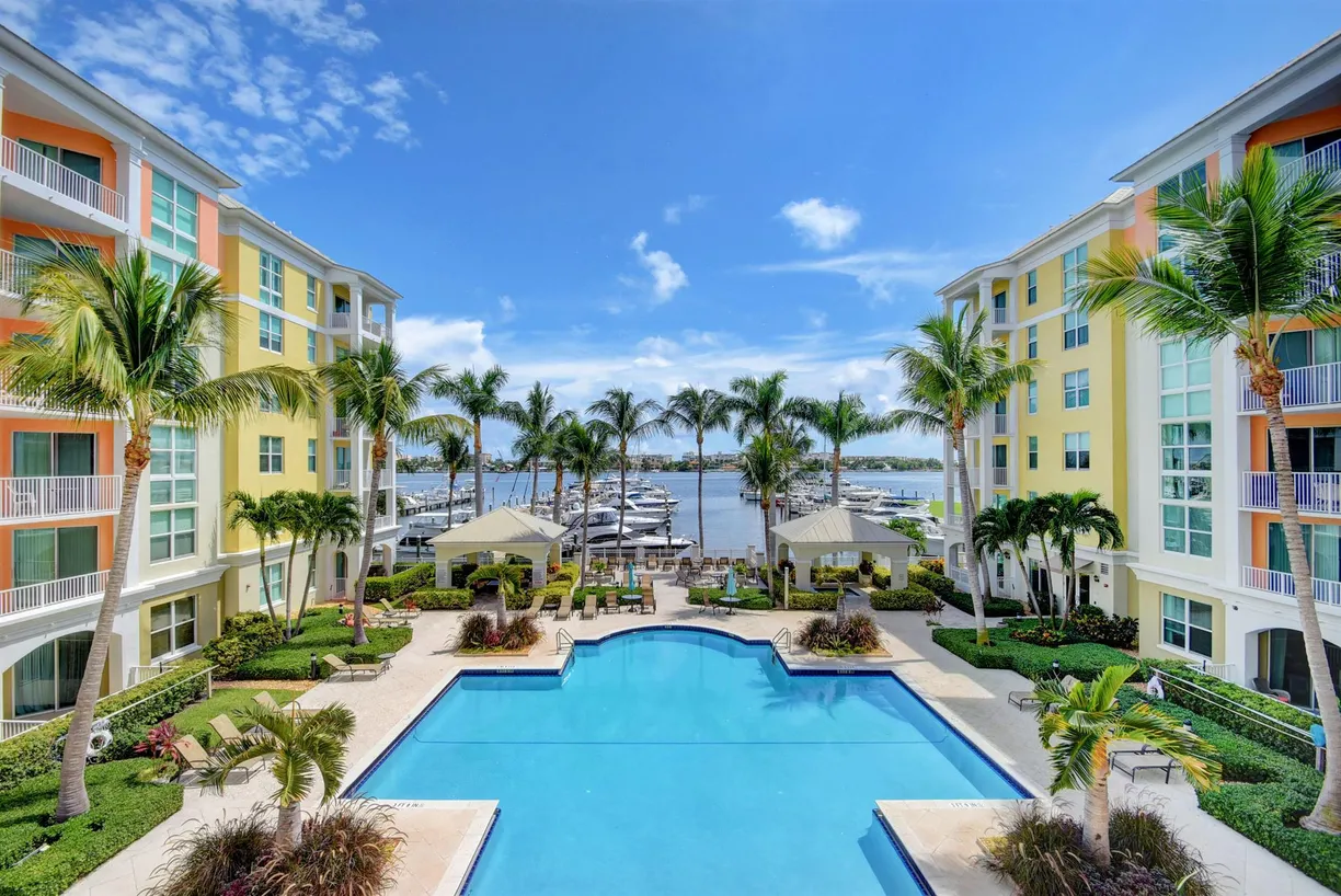 South Florida Real Estate | View 802 W Windward Way, 402 | 1 Bed, 1 Bath