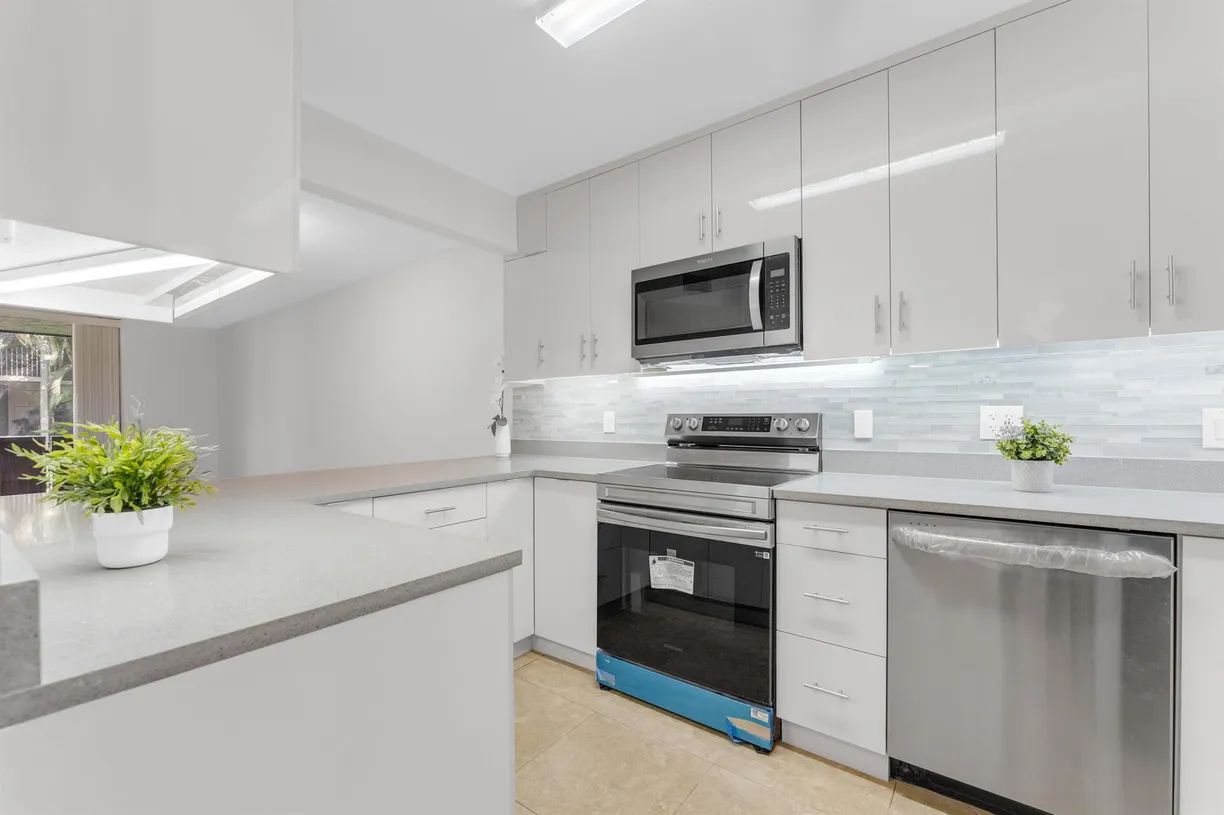 South Florida Real Estate | View 1256 S Military Trail, 915 | Listing
