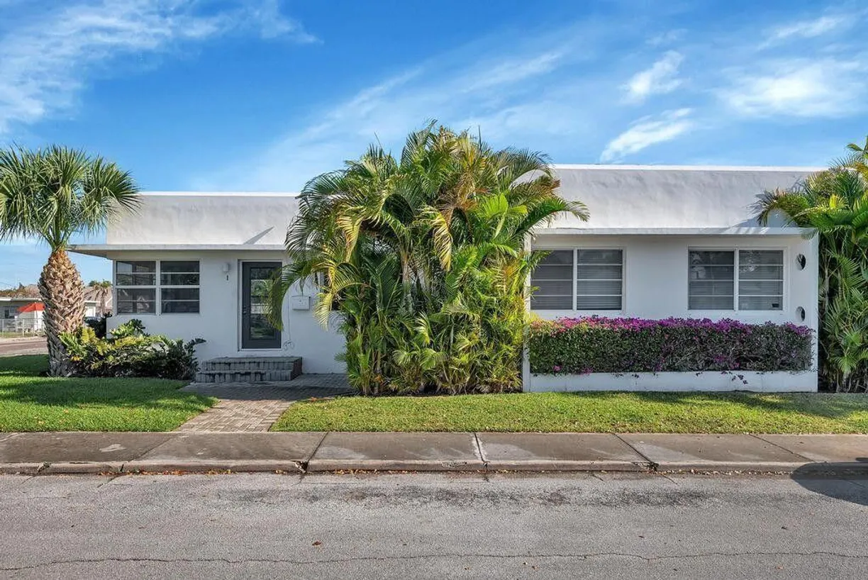 South Florida Real Estate | View 902 N J Street, 2 | 1 Bed, 1 Bath