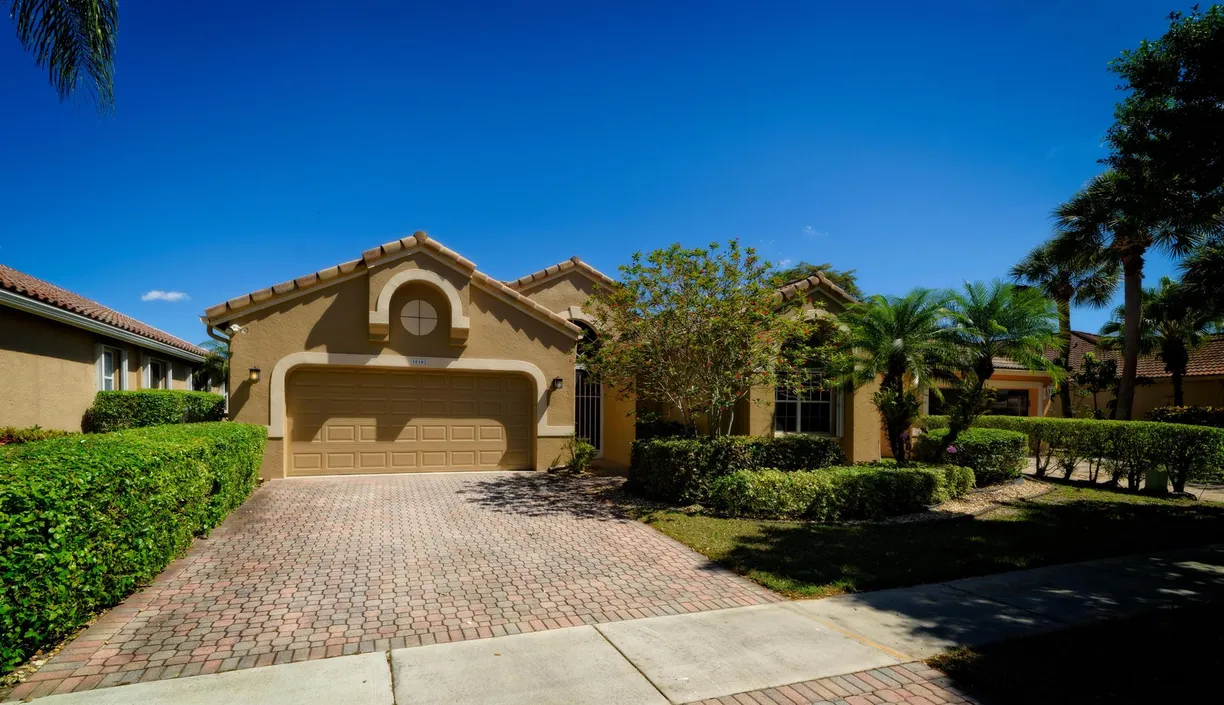 South Florida Real Estate | View 10102 Diamond Lake Road | Listing