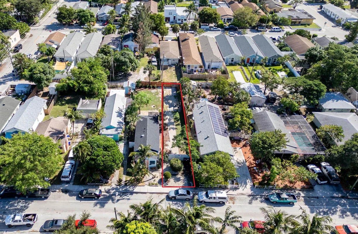 South Florida Real Estate | View 320 N D Street | Listing