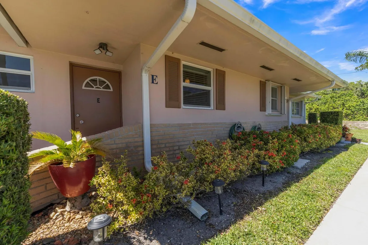 South Florida Real Estate | View 2533 Dudley Drive, E | Listing