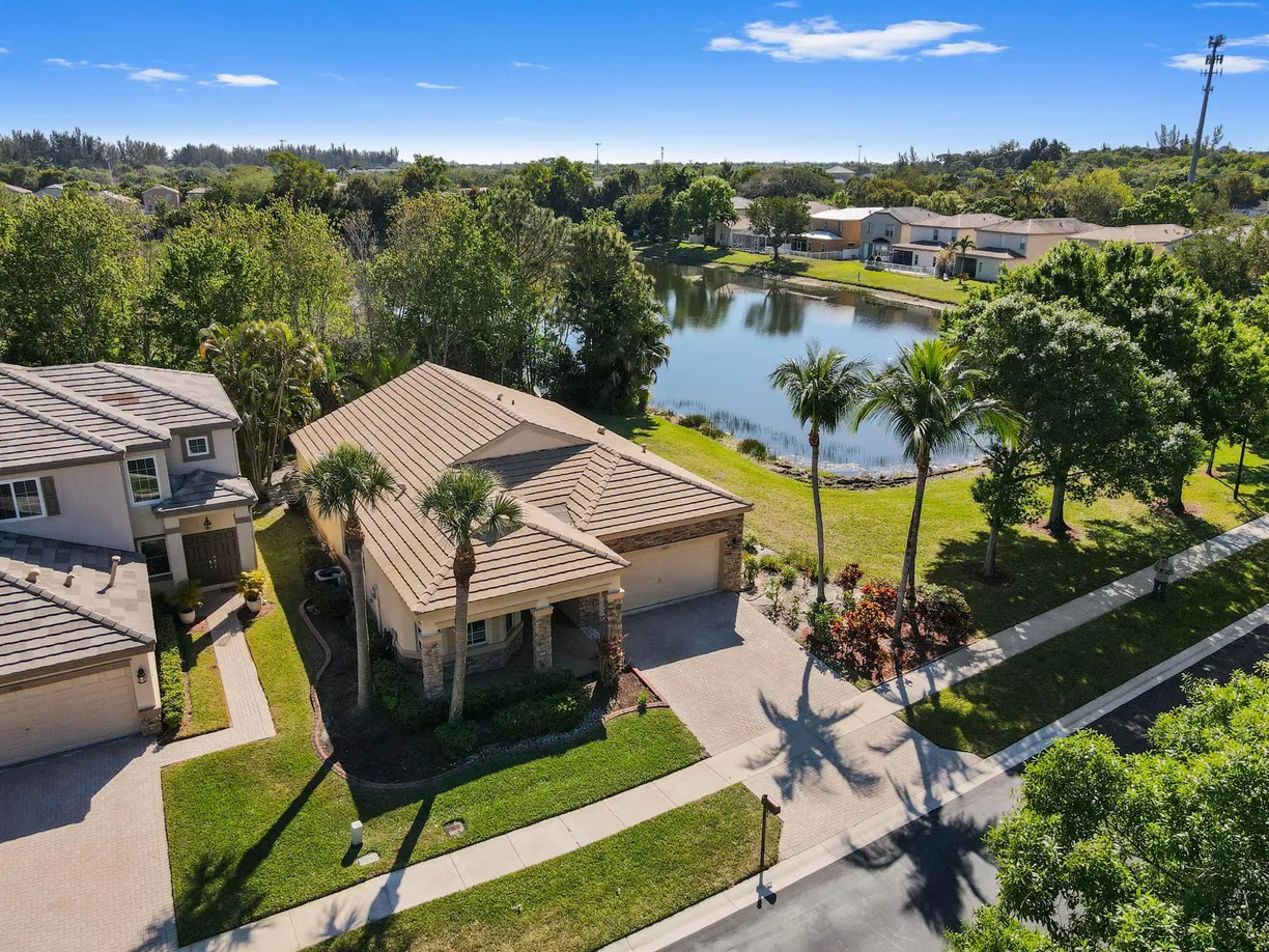 South Florida Real Estate | View 5822 Saddle Trail Lane | 3 Beds, 2 Baths