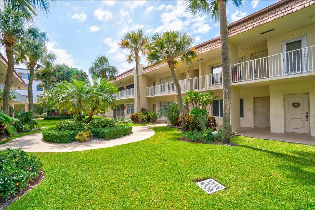 South Florida Real Estate | View 638 Snug Harbor Drive, E4 | 1 Bed, 1 Bath