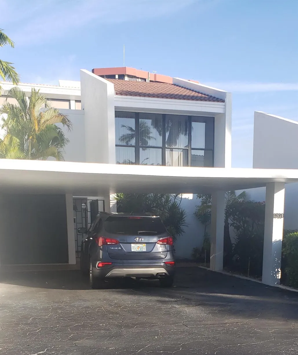 South Florida Real Estate | View 1908 Presidential Way | 2 Beds, 3 Baths