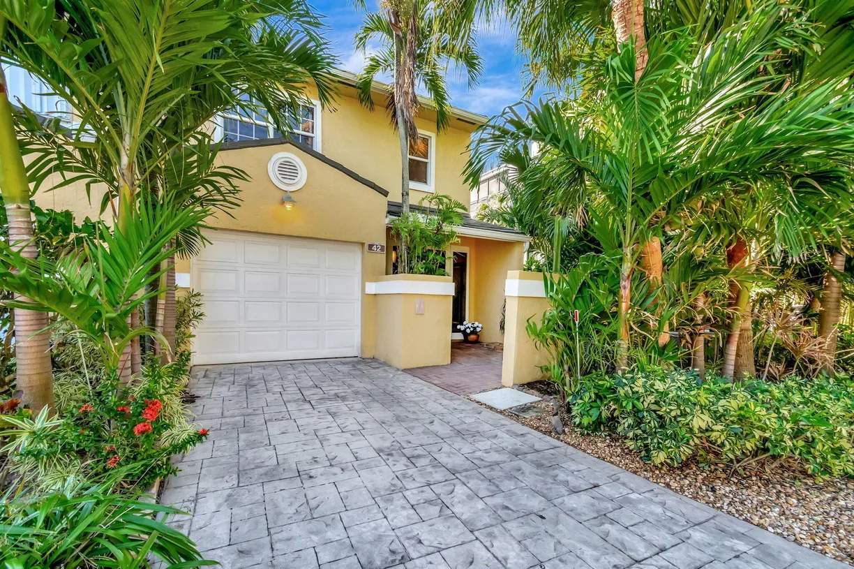 South Florida Real Estate | View 42 N Lakeshore Drive | Listing