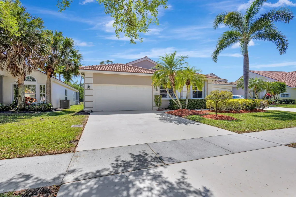 South Florida Real Estate | View 3090 SE Brierwood Place | 3 Beds, 2 Baths
