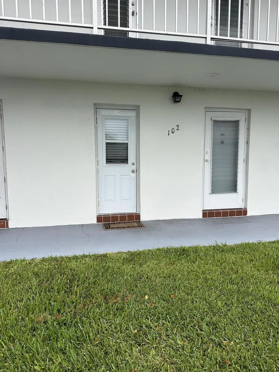 South Florida Real Estate | View 1113 Lake Ter 102 Terrace, 102 | Listing
