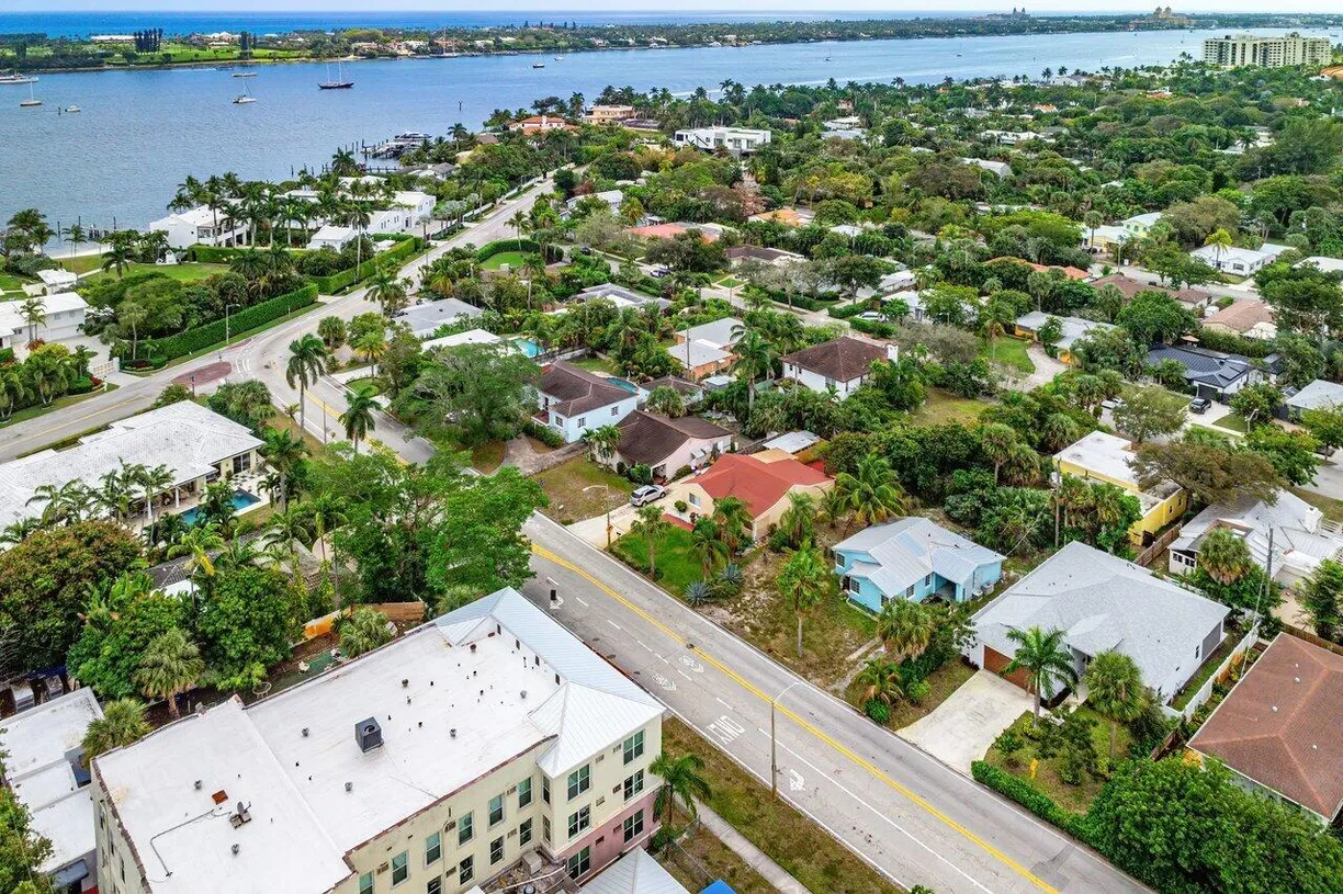 South Florida Real Estate | View 3633 N Flagler Drive | 2 Beds, 1 Bath