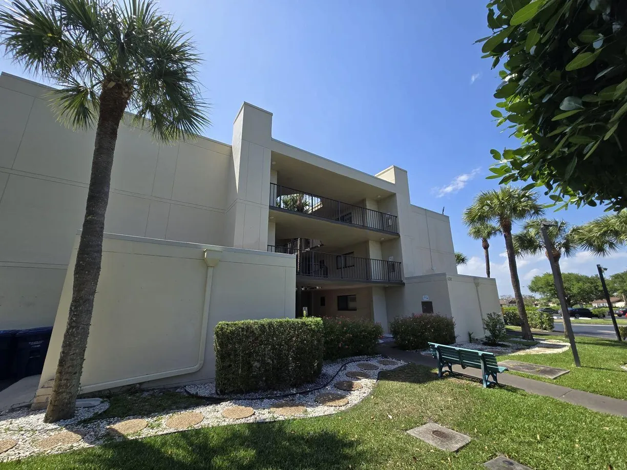 South Florida Real Estate | View 5130 Las Verdes Circle, 324 | 2 Beds, 2 Baths