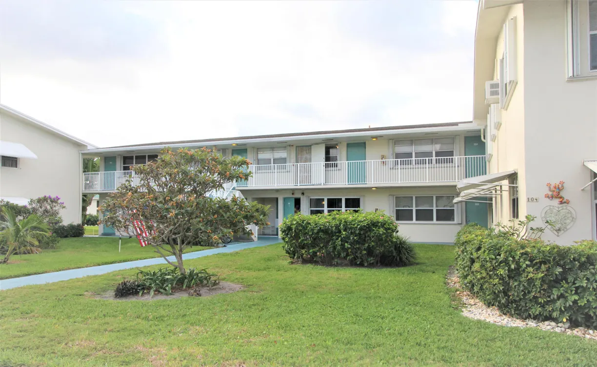 South Florida Real Estate | View 480 Horizons W, 204 | 2 Beds, 1 Bath