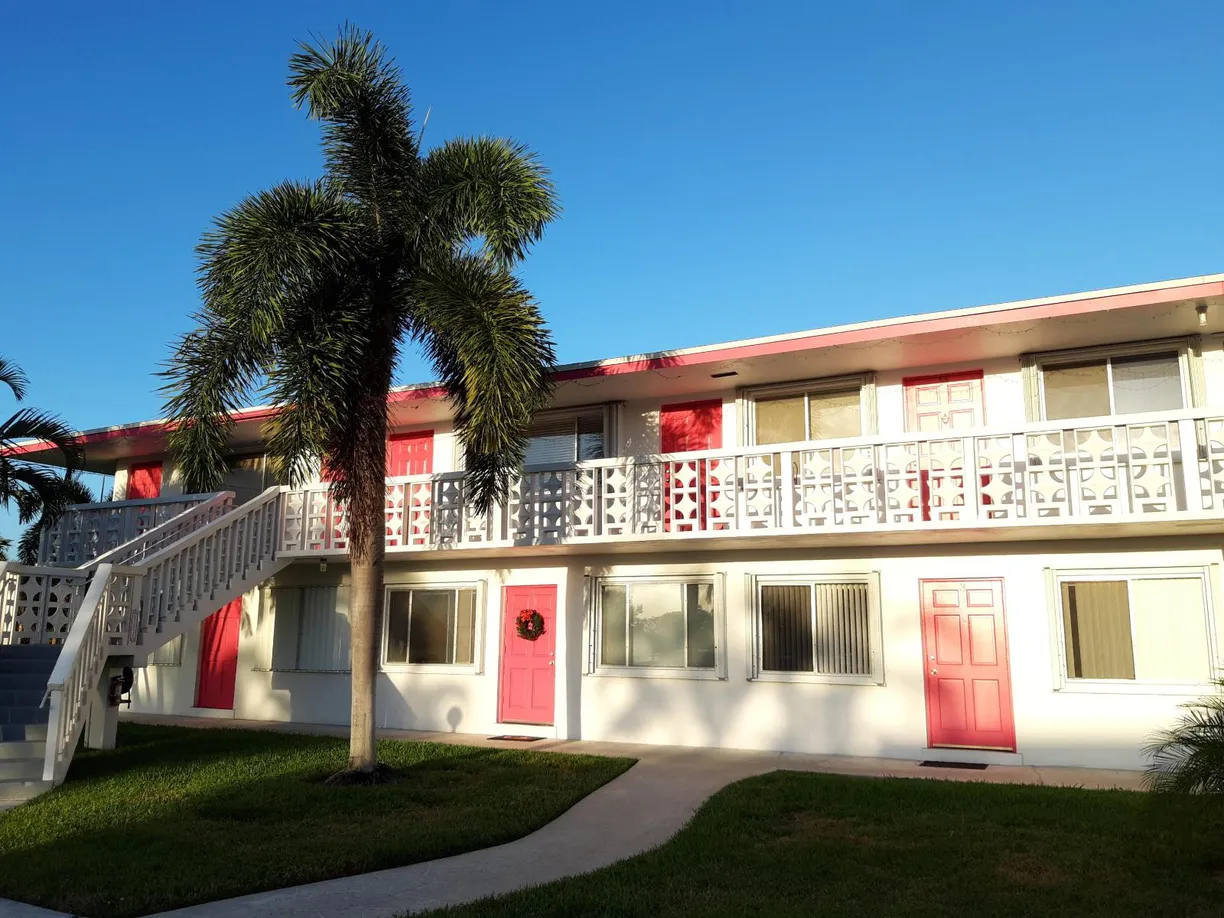 South Florida Real Estate | View 2180 Lake Osborne Drive, 12 | 2 Beds, 2 Baths