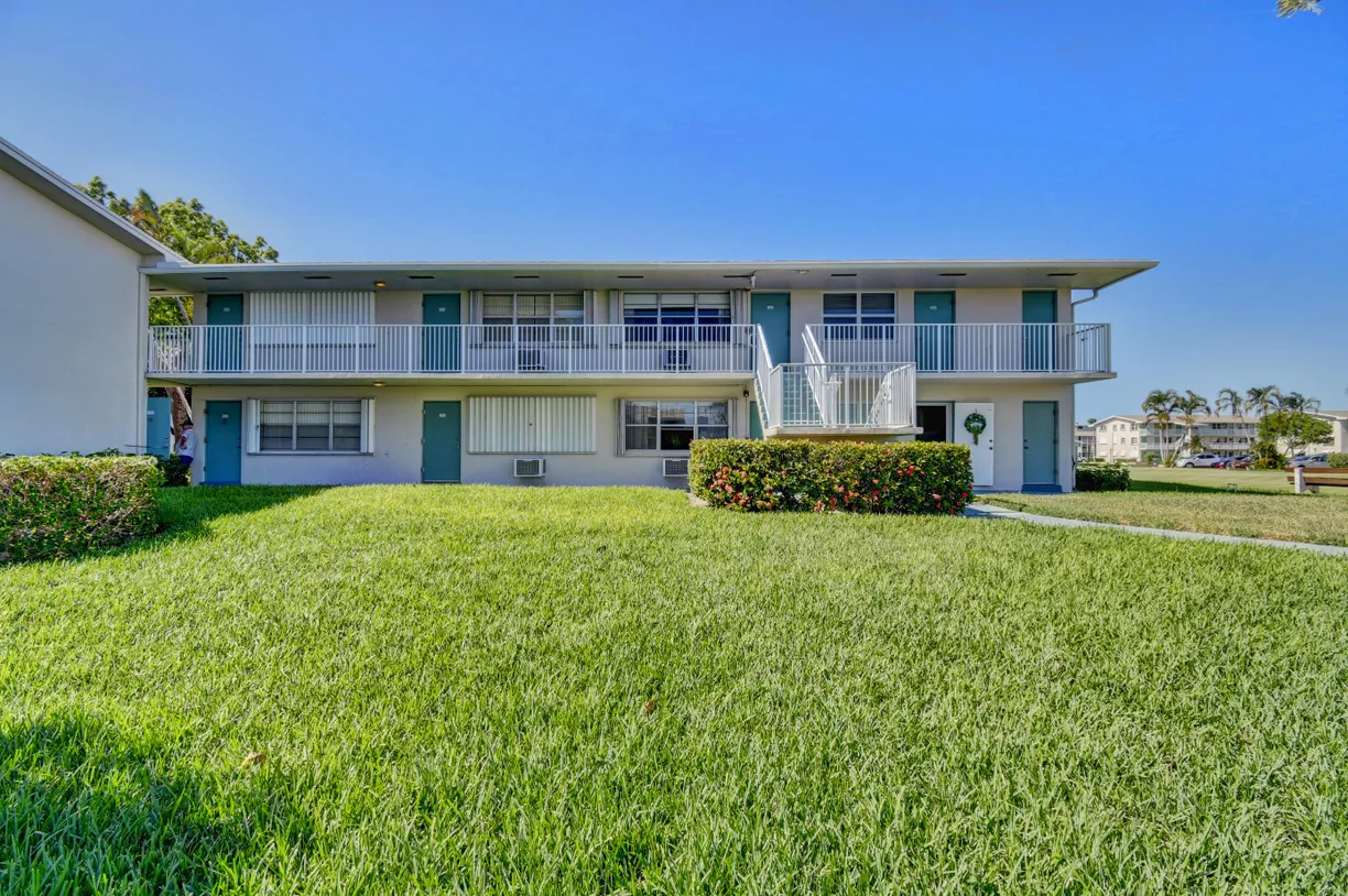 South Florida Real Estate | View 320 Horizons W, 211 | 1 Bed, 1 Bath
