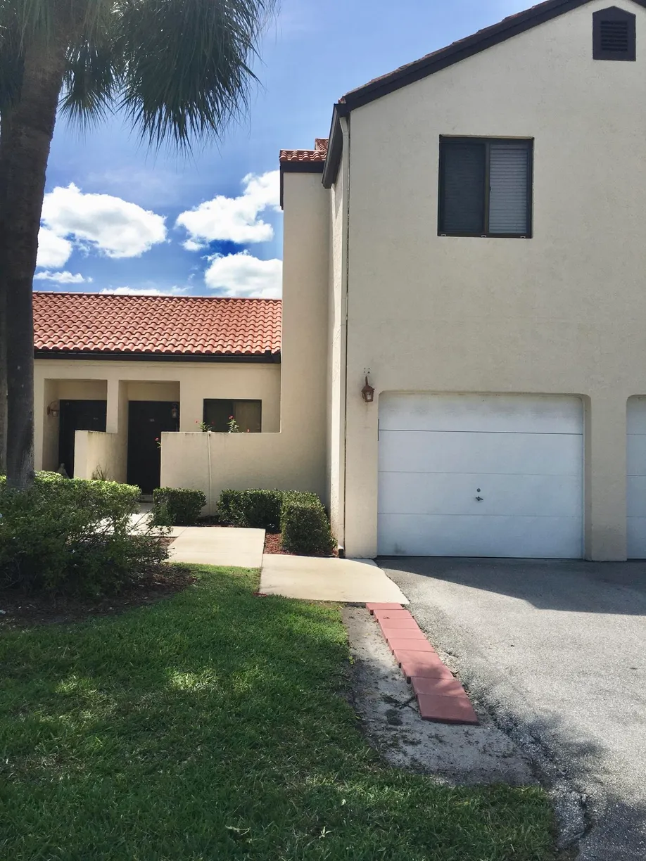South Florida Real Estate | View 20 Via De Casas Sur, 103 | 2 Beds, 2 Baths