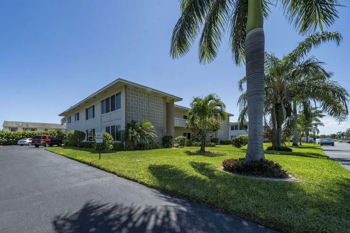 South Florida Real Estate | View 100 South Boulevard, 1a | 2 Beds, 2 Baths
