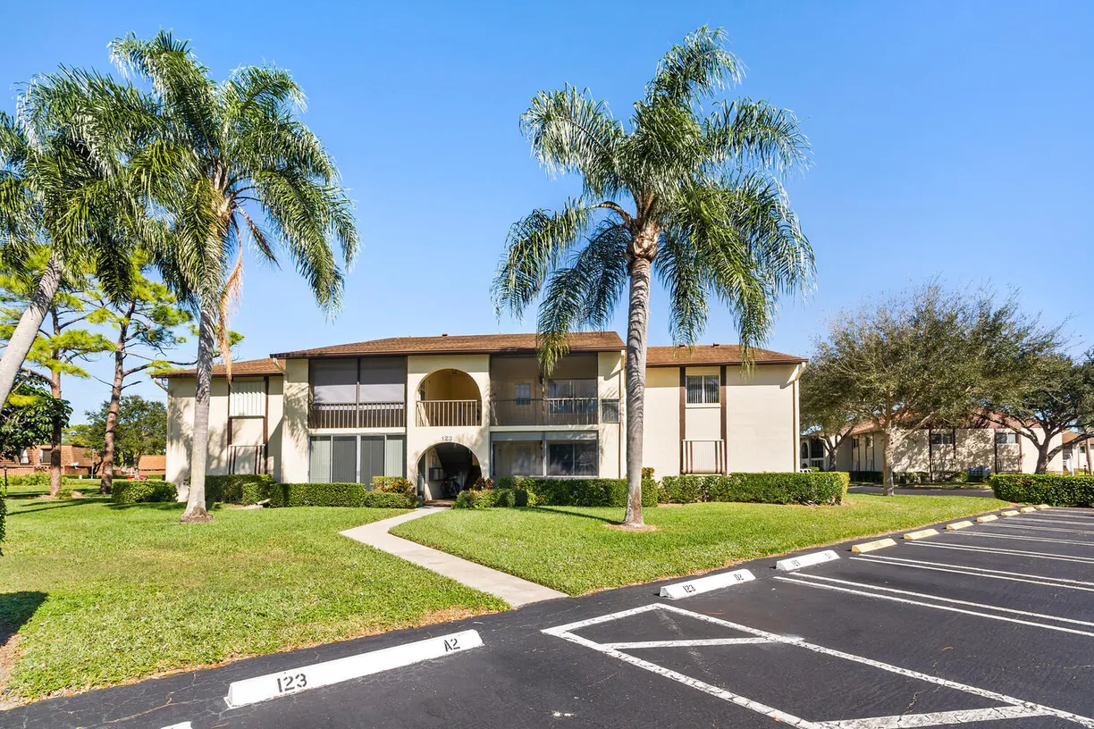 South Florida Real Estate | View 123 Lake Pine Circle, D-1 | 2 Beds, 1 Bath