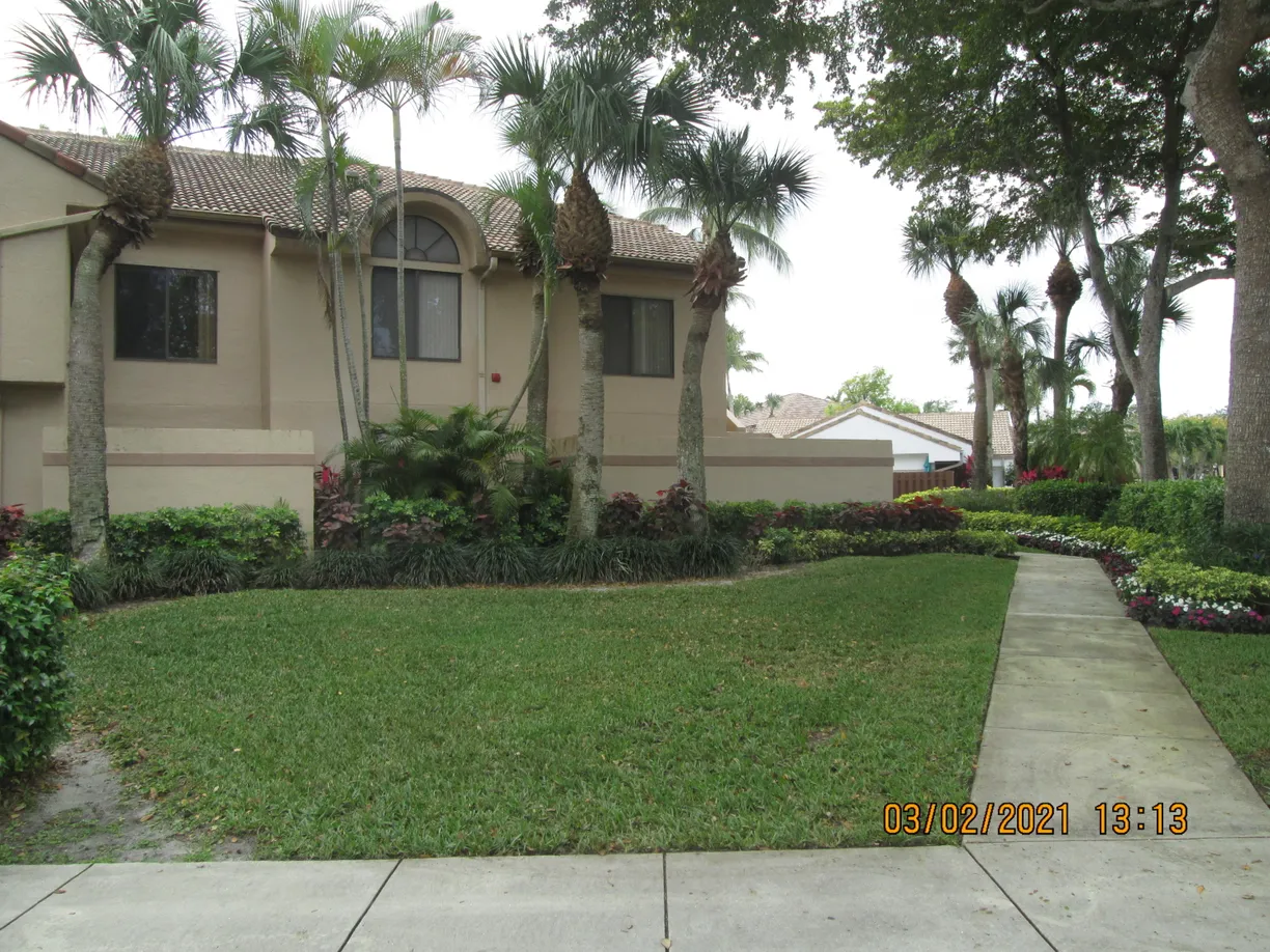 South Florida Real Estate | View 7338 Clunie Place, 13702 | 2 Beds, 2 Baths