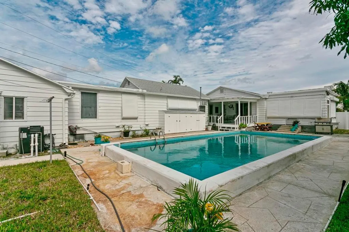South Florida Real Estate | View 805 13th Avenue N | Listing