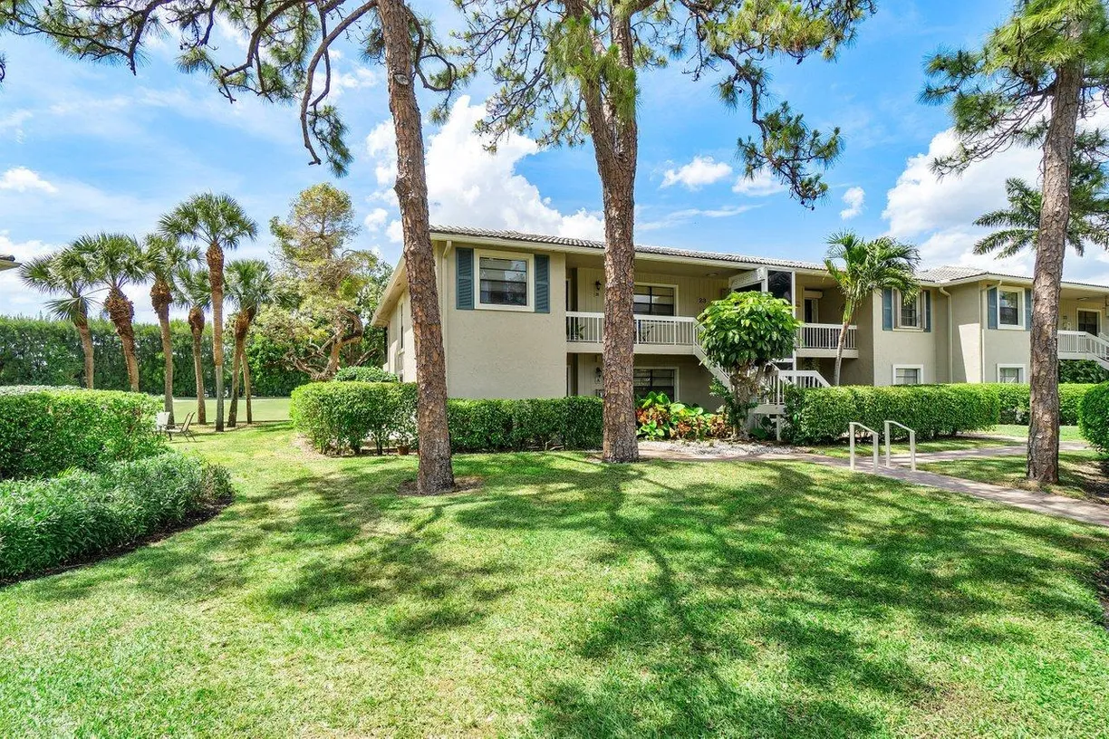 South Florida Real Estate | View 23 Westgate Lane, A | 2 Beds, 2 Baths