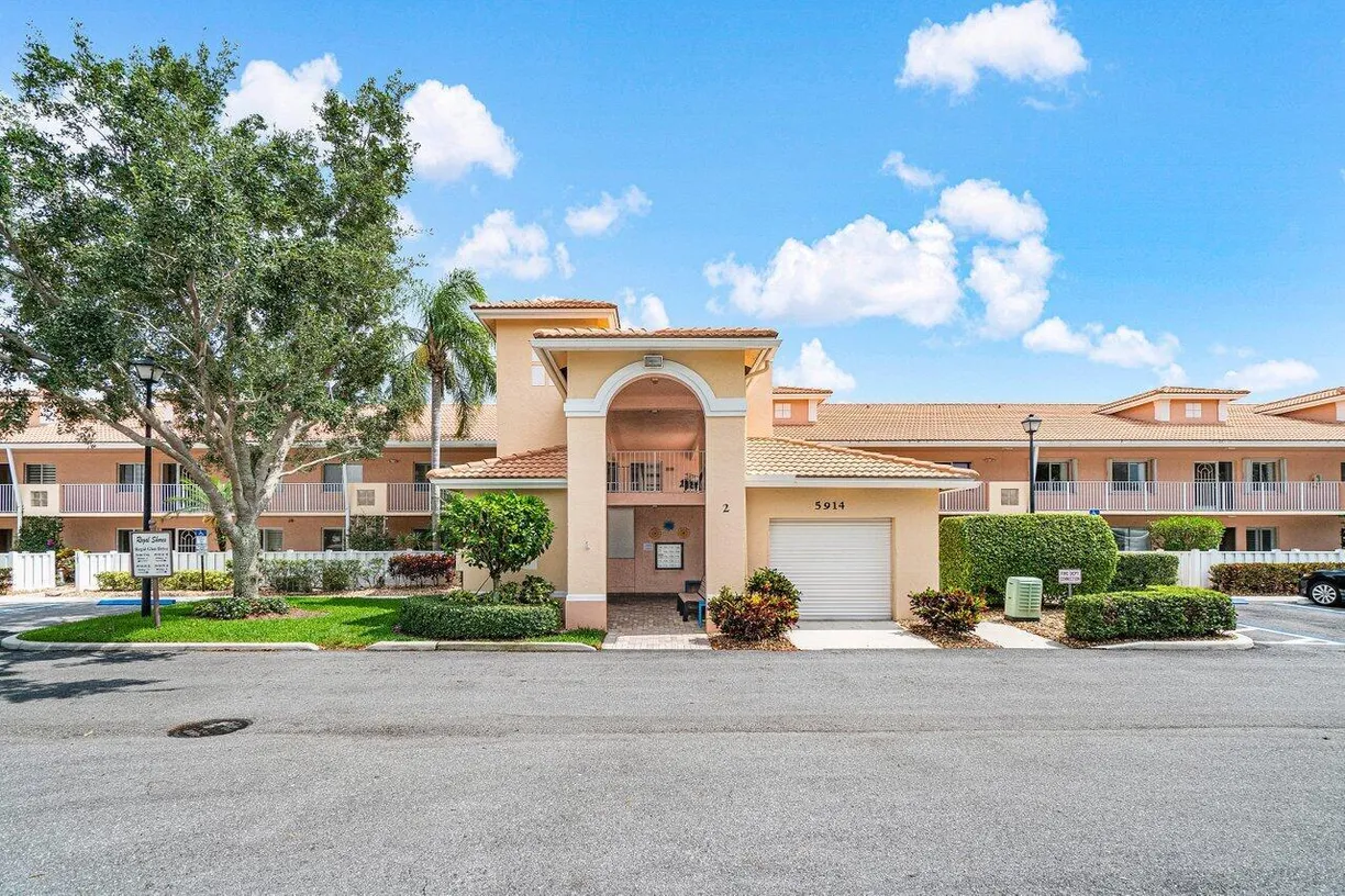 South Florida Real Estate | View 5914 Regal Glen Drive, 107 | 3 Beds, 2 Baths