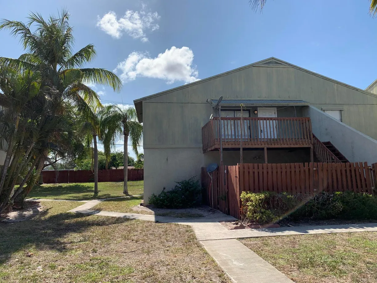 South Florida Real Estate | View 30 Crossings Circle, G | 2 Beds, 1 Bath