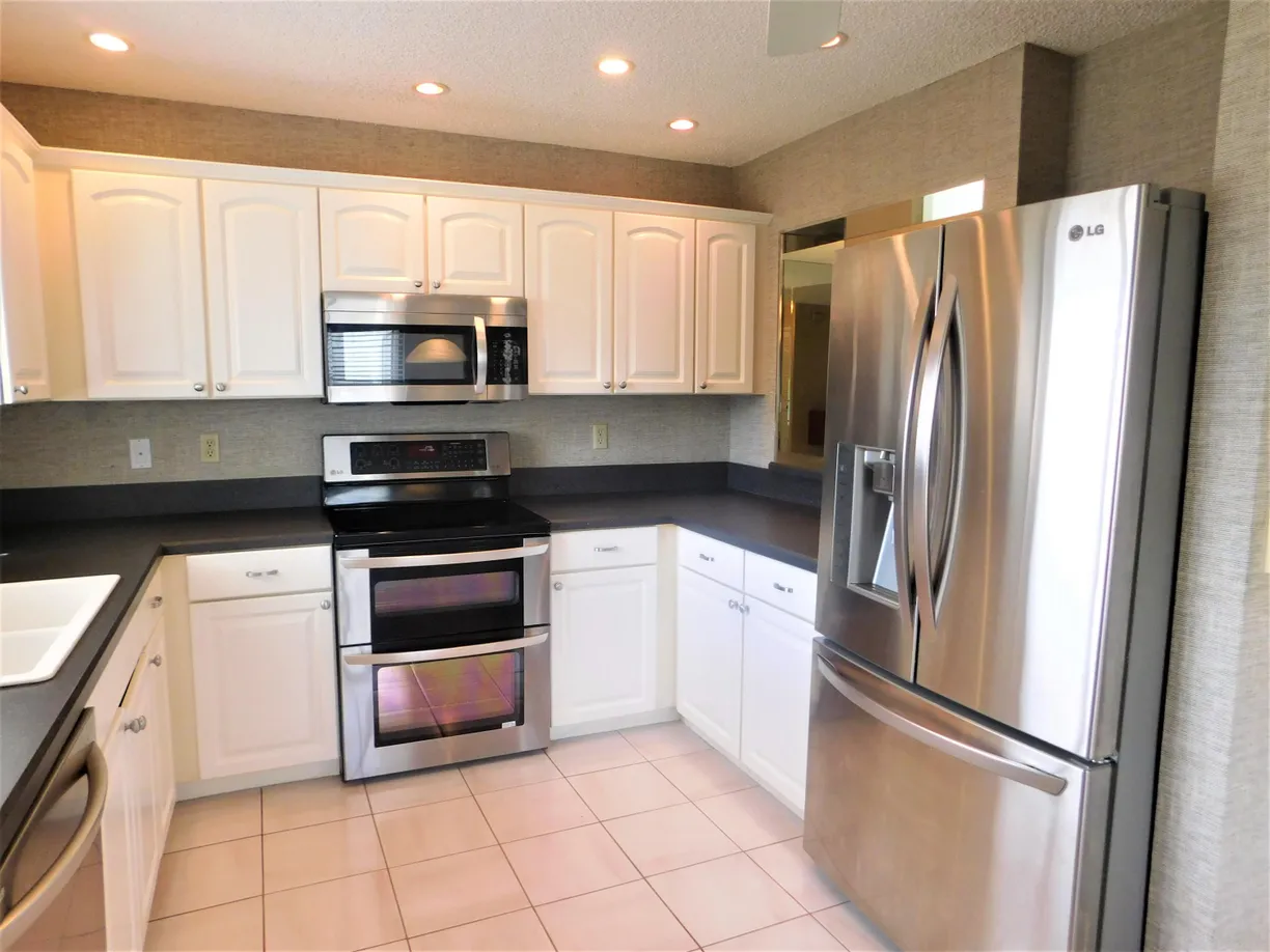 South Florida Real Estate | View 7527 Glendevon Lane, 805 | 2 Beds, 2 Baths