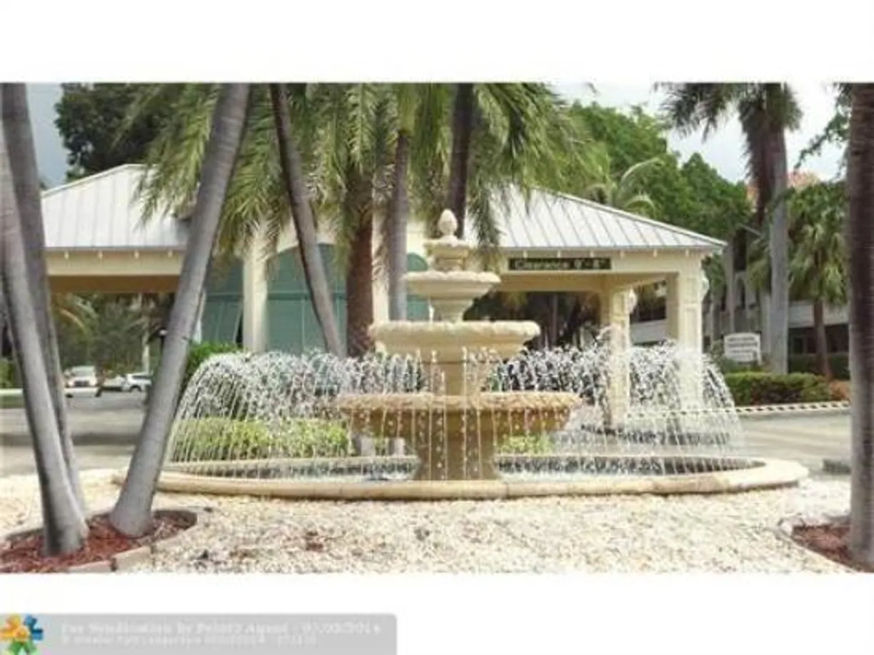 South Florida Real Estate | View 12 Royal Palm Way, 5020 | 2 Beds, 2 Baths