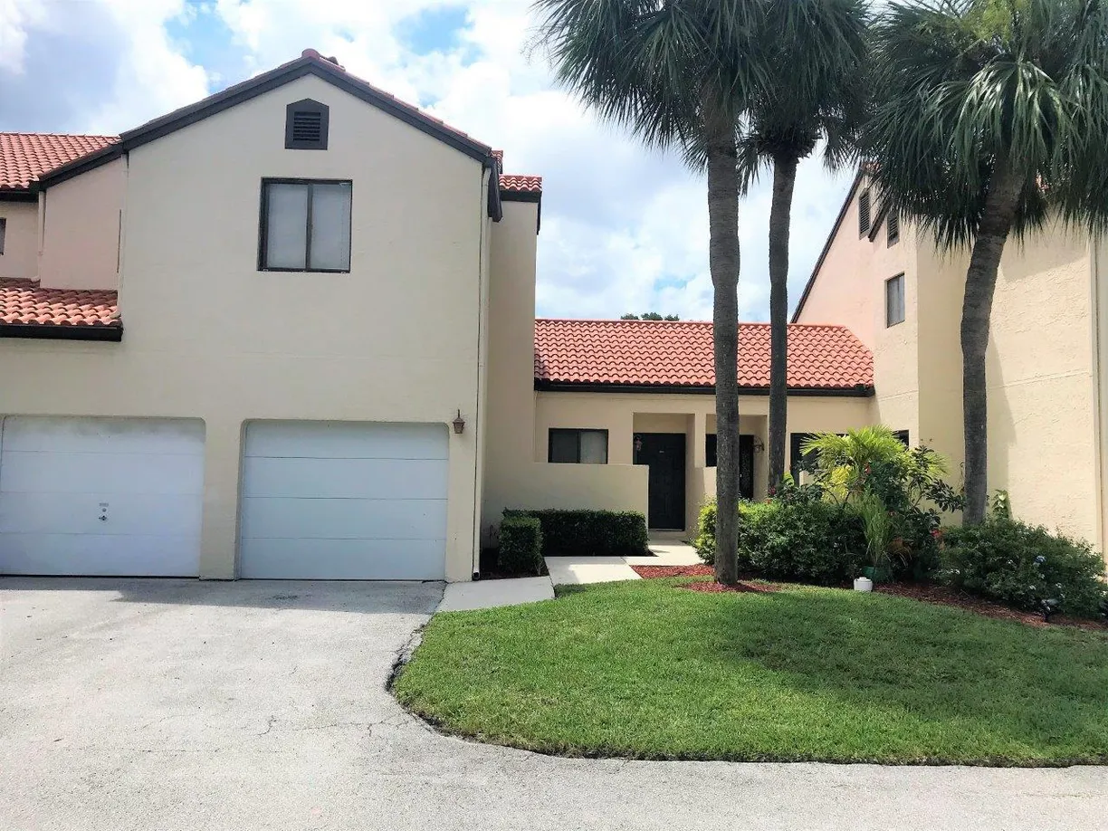 South Florida Real Estate | View 20 Via De Casas Sur, 102 | 2 Beds, 2 Baths