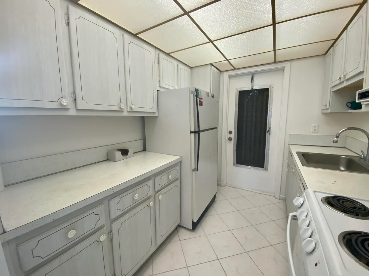 South Florida Real Estate | View 95 North Boulevard, 2d | 2 Beds, 2 Baths