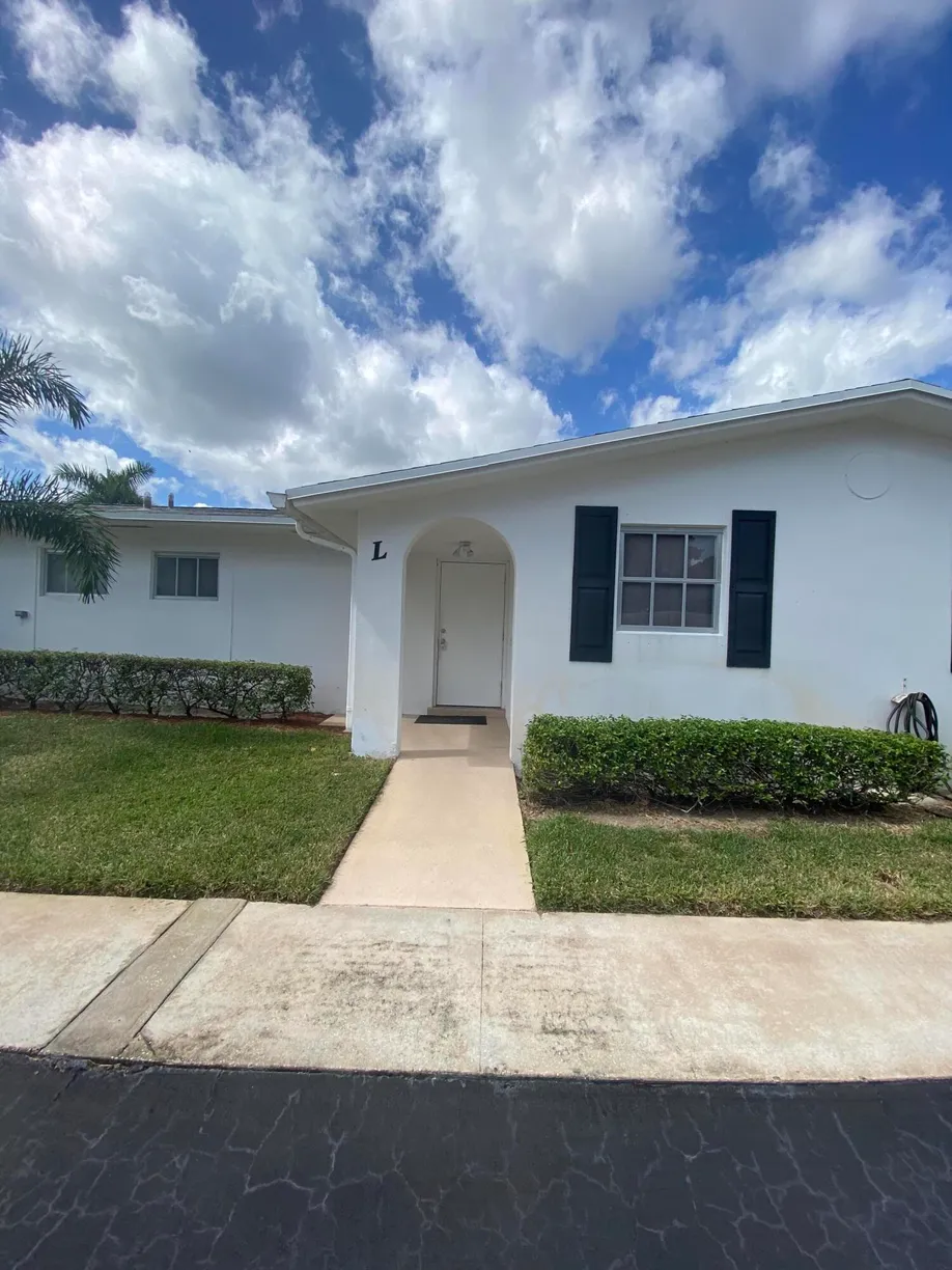 South Florida Real Estate | View 2920 Crosley Drive, L | 1 Bed, 1 Bath