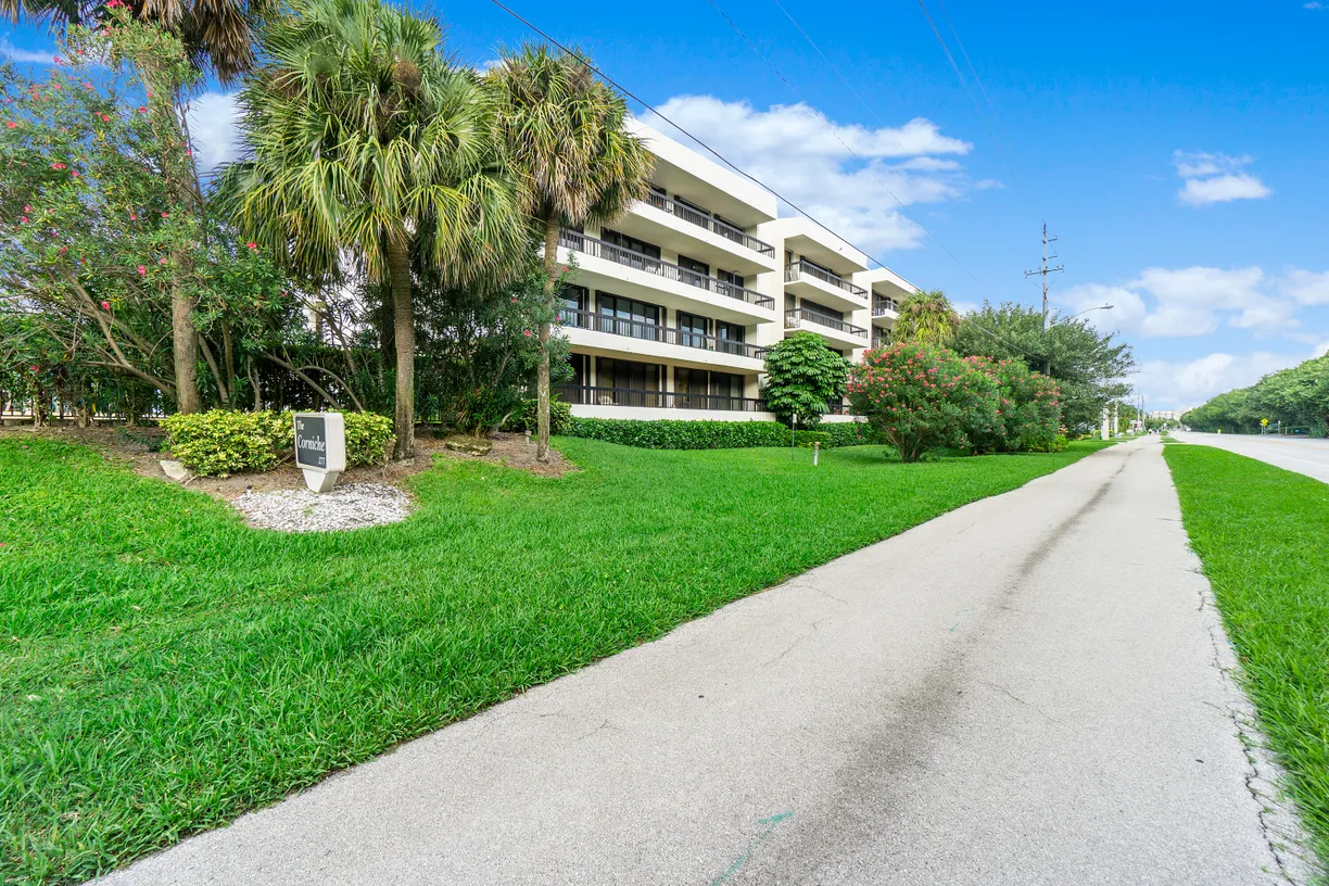 South Florida Real Estate | View 277 N Ocean Boulevard, 1020 | 2 Beds, 2 Baths