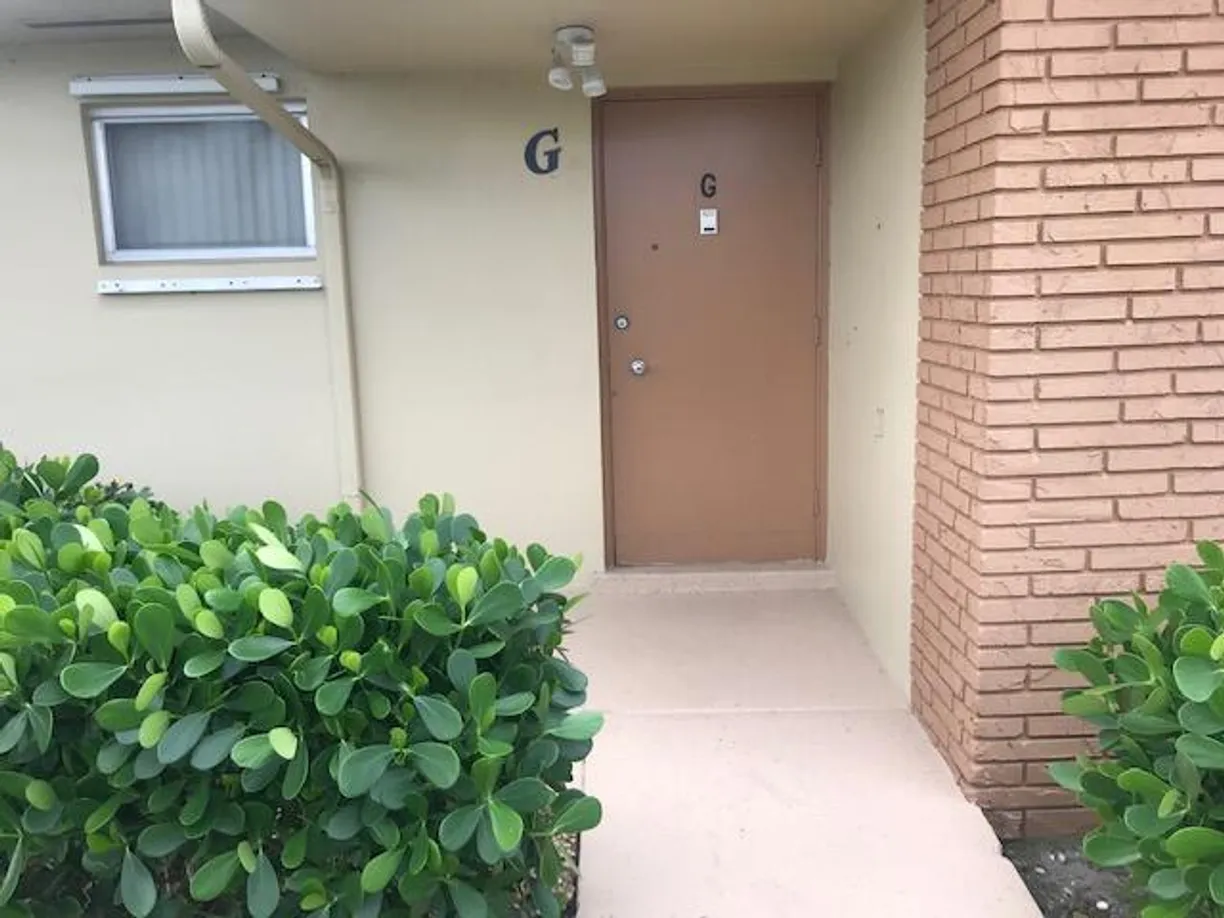 South Florida Real Estate | View 2842 Crosley Drive, G | 1 Bed, 1 Bath