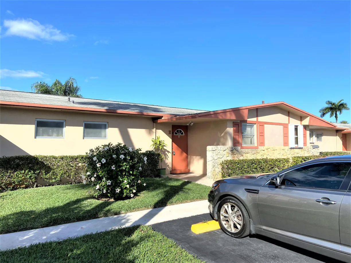South Florida Real Estate | View 2985 Crosley Drive, H | 1 Bed, 1 Bath