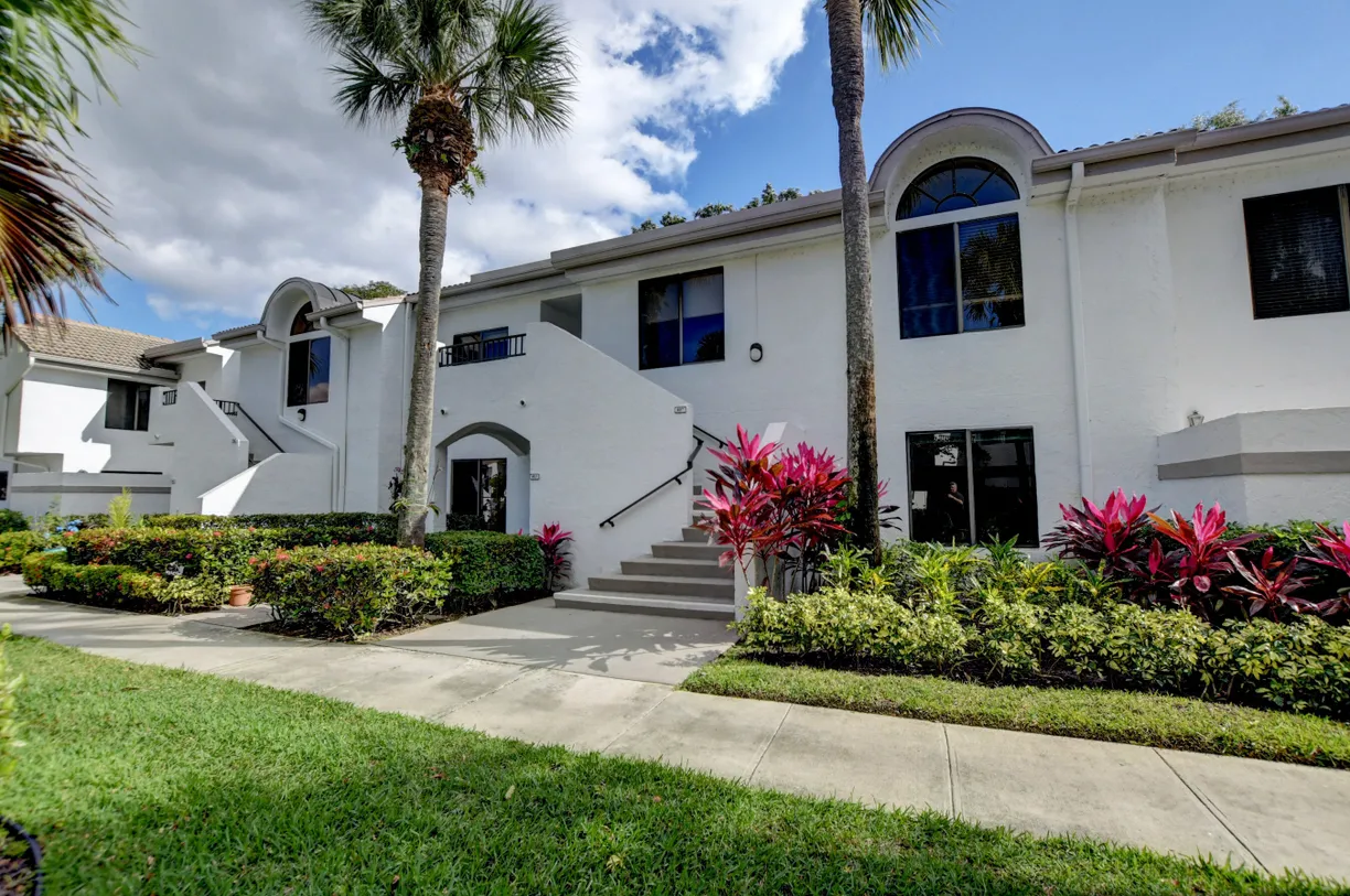 South Florida Real Estate | View 7527 Glendevon Lane, 807 | 2 Beds, 2 Baths