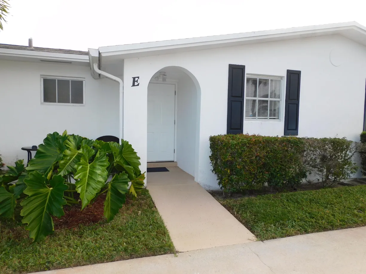 South Florida Real Estate | View 2930 Crosley Drive, E | 1 Bed, 1 Bath