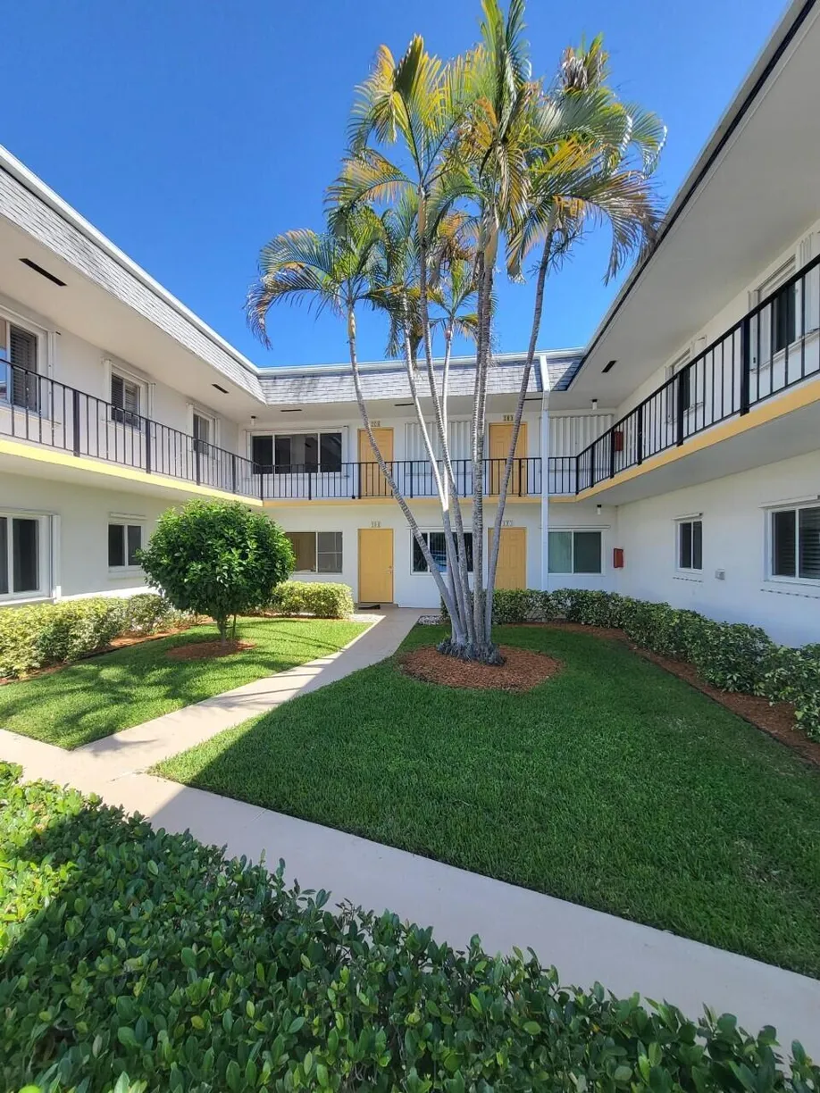 South Florida Real Estate | View 3360 Lake Osborne Drive, 204 | 1 Bed, 1 Bath