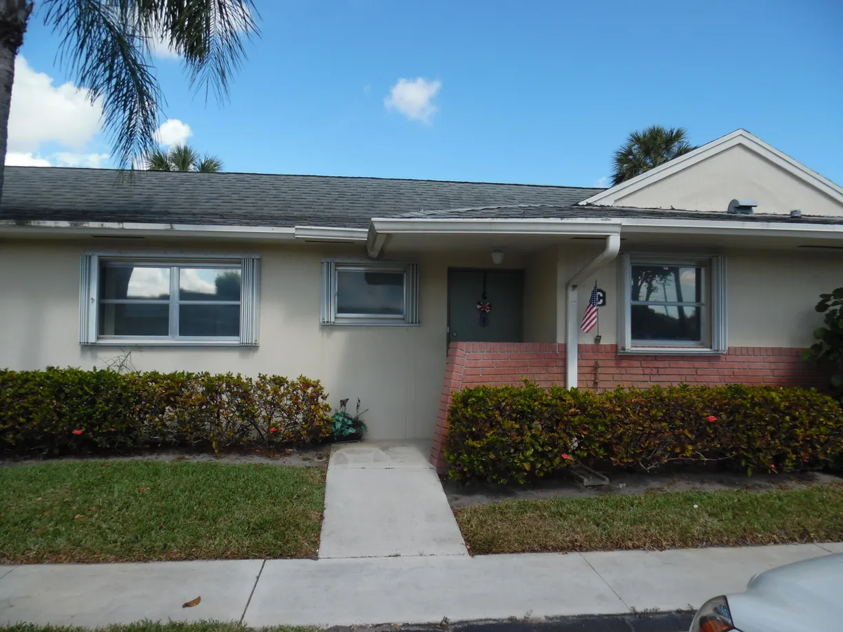 South Florida Real Estate | View 4780 Cresthaven Boulevard, C | 2 Beds, 1 Bath