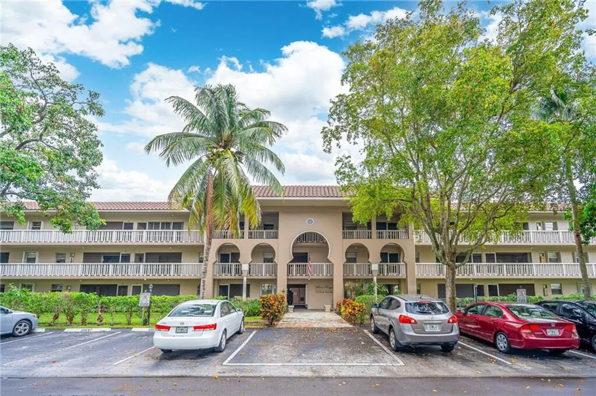 South Florida Real Estate | View 100 Royal Palm Way, 2080 | 2 Beds, 1 Bath