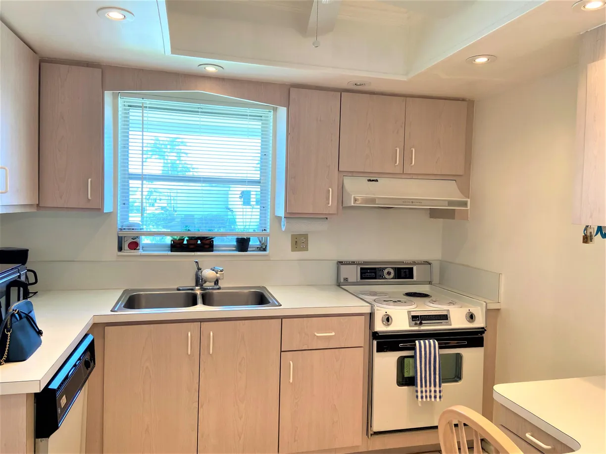 South Florida Real Estate | View 2700 Emory Drive, B | 1 Bed, 1 Bath