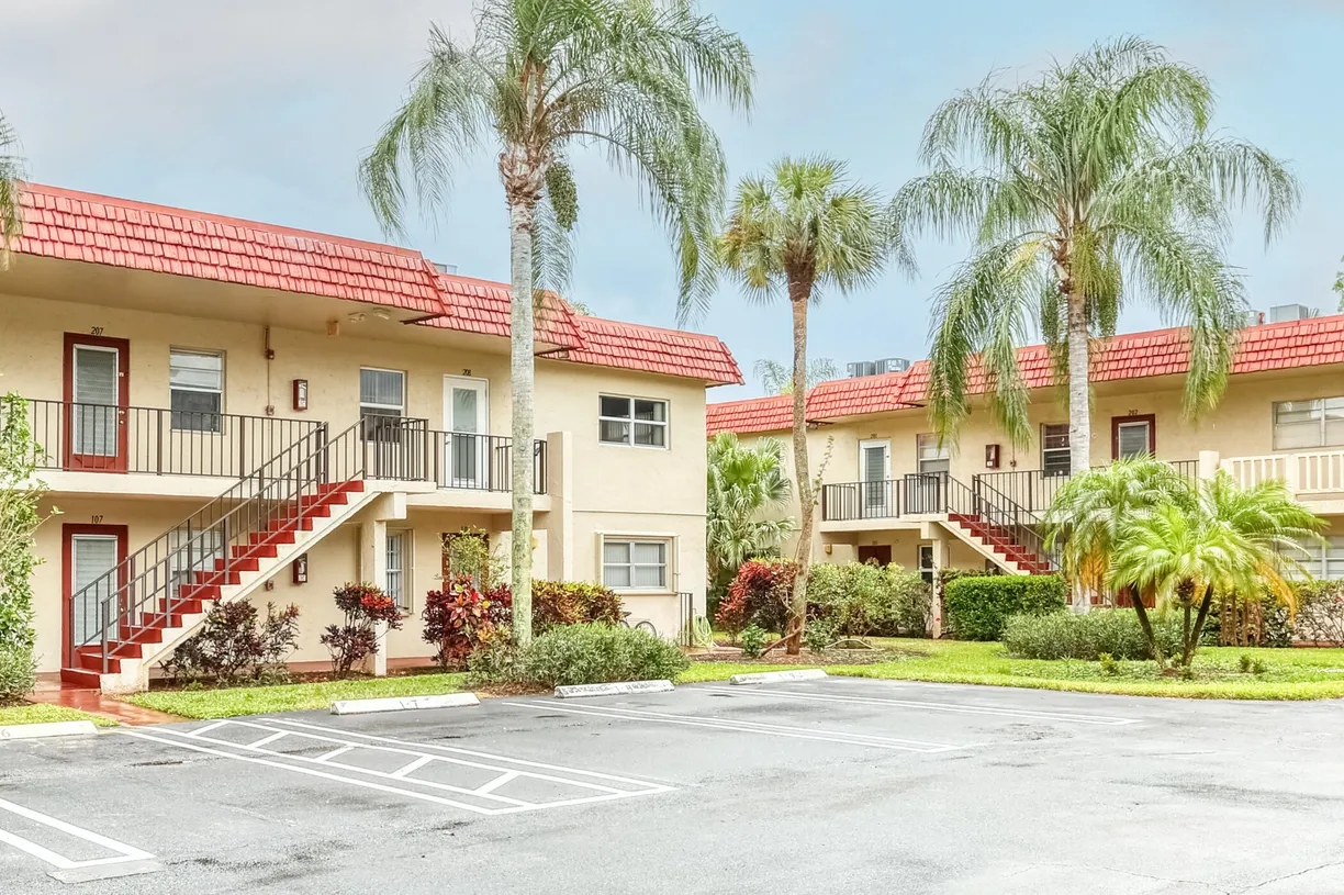South Florida Real Estate | View 6 Abbey Lane, 208 | 2 Beds, 2 Baths