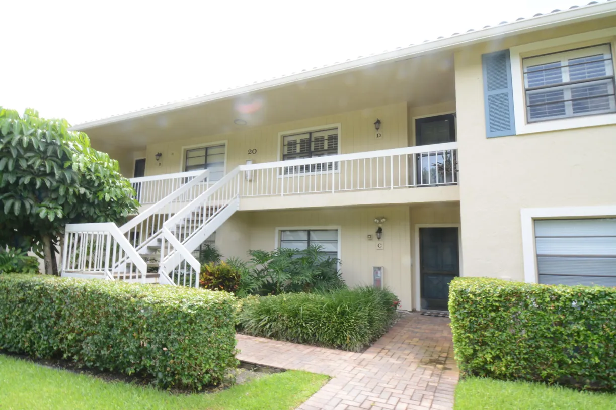 South Florida Real Estate | View 20 Westgate Lane, D | 2 Beds, 2 Baths